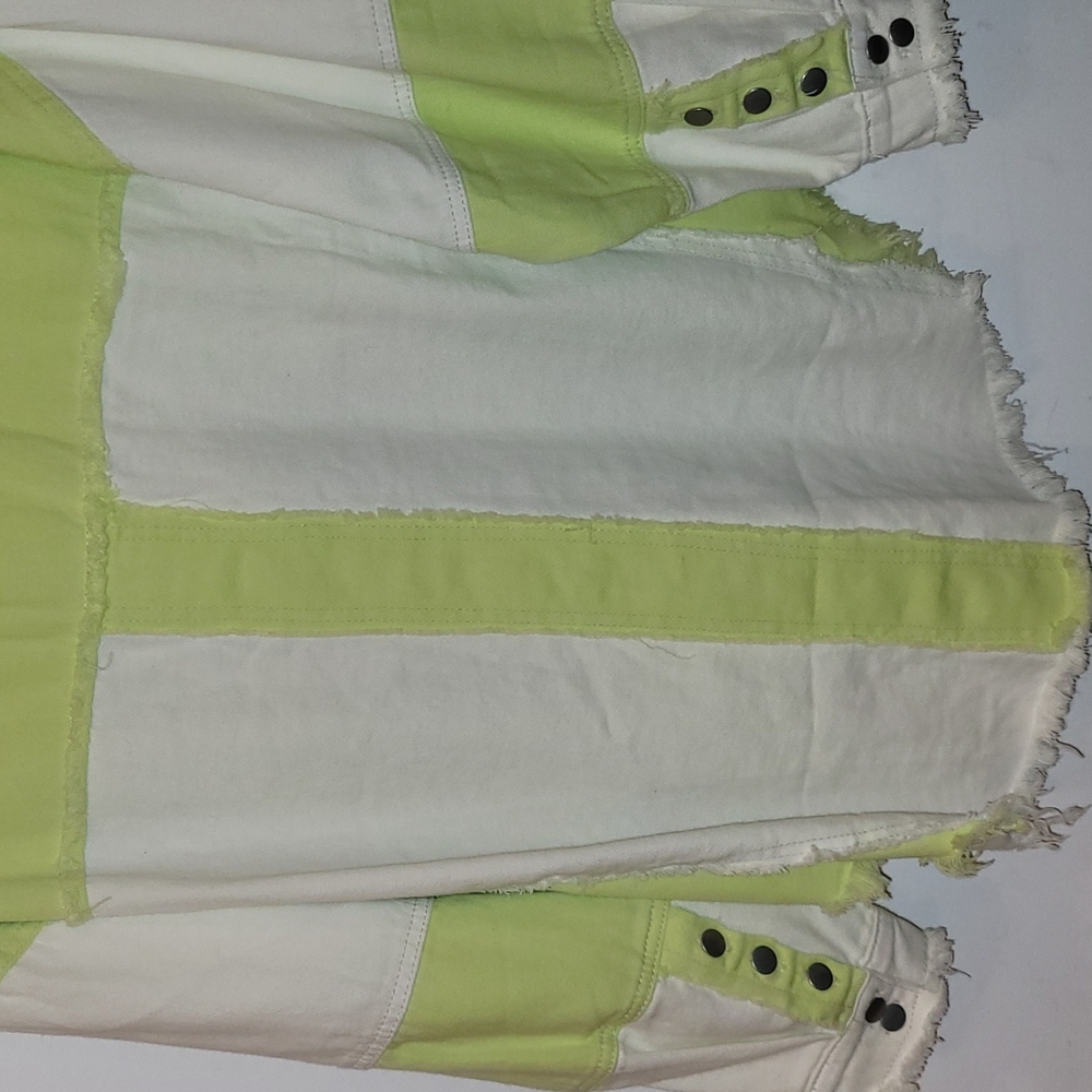 Women's New without tags POL light weight jean jacket. Sz small oversized. Nwots - Picture 6 of 9